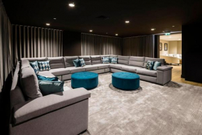 Luxury Spacious One Bedroom city center